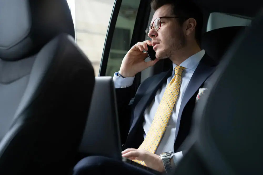 Sydney Airport Transfers With MNMRiDEZ Chauffeur: From Luxury to Private Options