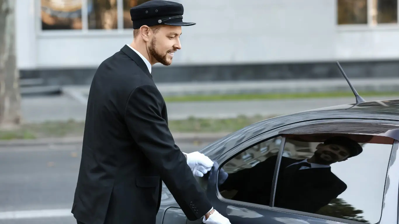 Melbourne Airport to NGV: A Luxurious Chauffeur Experience with MNMRidez