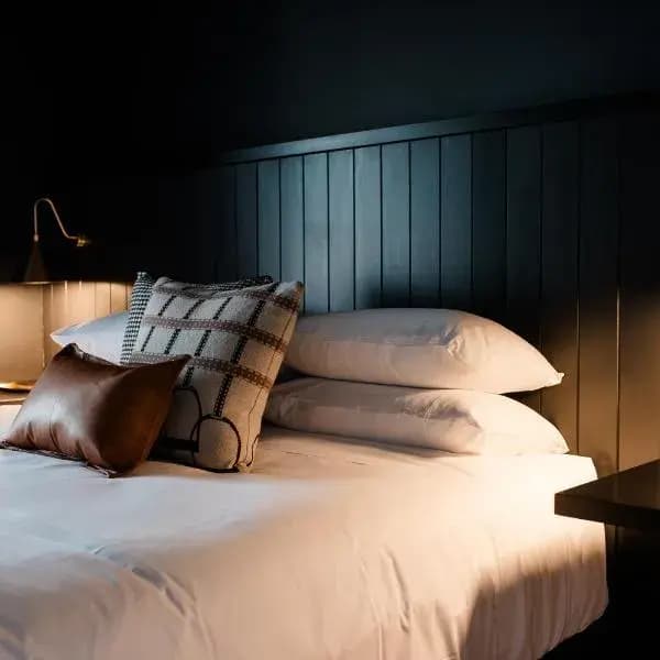 The Victoria Hotel Rutherglen to Melbourne Airport premium and luxurious chauffeur service