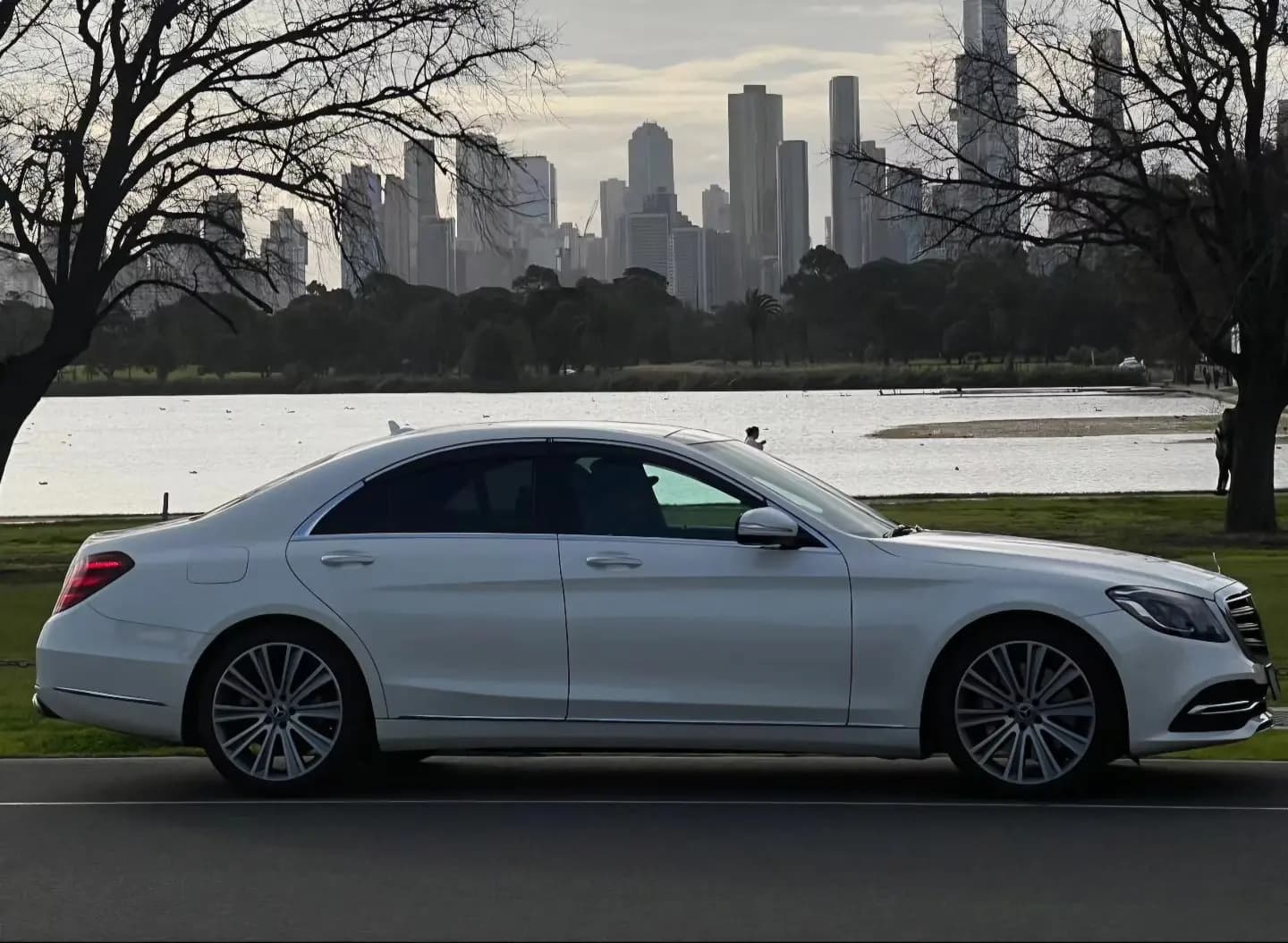 Beat The Flemington Racecourse Car Park Chaos With MNMRidez Chauffeur Service