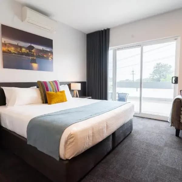 Mount Saint Thomas to Sydney Airport (SYD) | Elevated Airport Transfer Experience