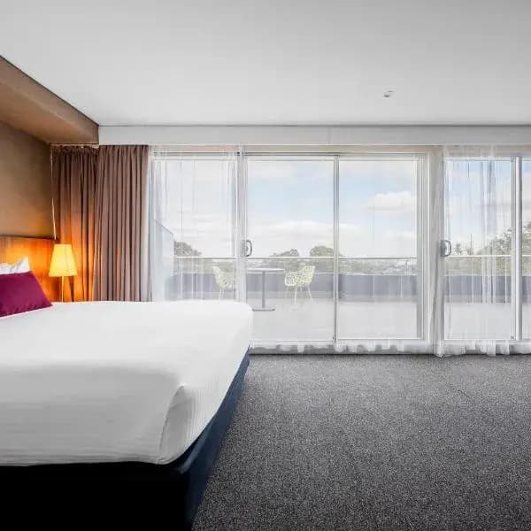Royal North Shore Hospital to Sydney Airport (SYD) | Elevated Airport Transfer Experience