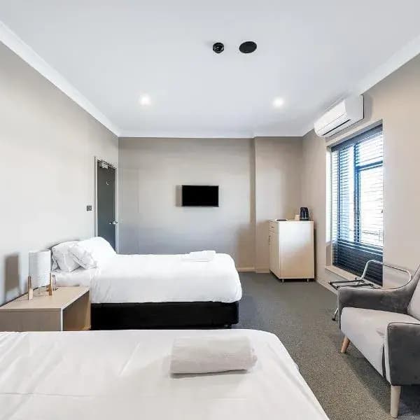 Chiswick to Sydney Airport (SYD) | Elevated Airport Transfer Experience