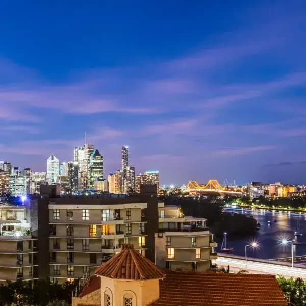 Mater Hill to Brisbane Airport (BNE) | Elevated Airport Transfer Experience