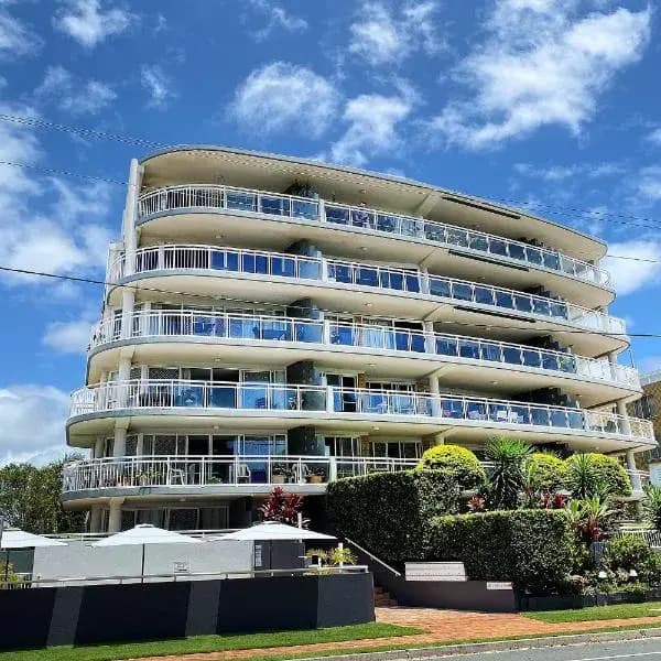 Golden Beach to Brisbane Airport (BNE) | Elevated Airport Transfer Experience