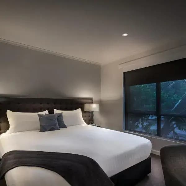 Middle Park to Melbourne Airport (MEL) | Elevated Airport Transfer Experience