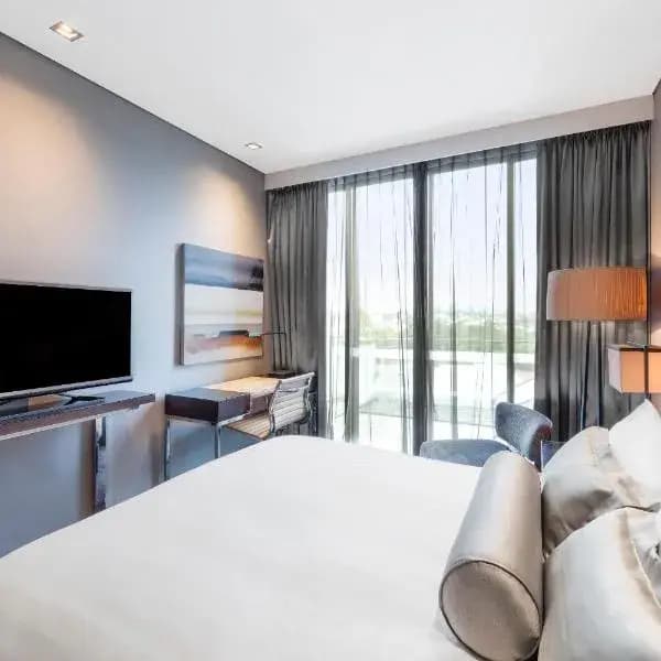 Breakfast Creek to Brisbane Airport (BNE) | Elevated Airport Transfer Experience