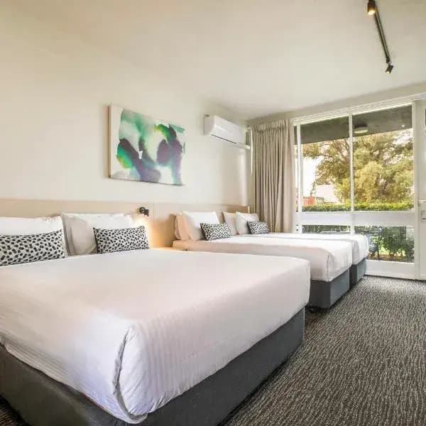 Patterson Lakes to Melbourne Airport (MEL) | Elevated Airport Transfer Experience