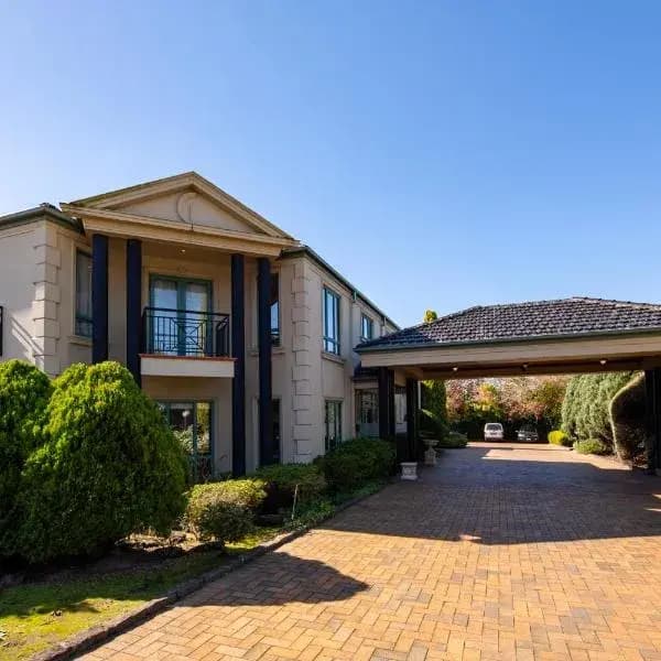 Notting Hill to Melbourne Airport (MEL) | Elevated Airport Transfer Experience