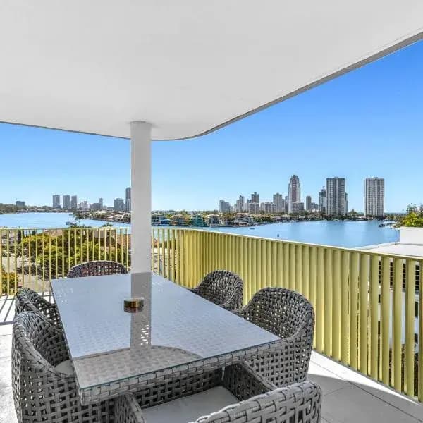 Chevron Island to Brisbane Airport (BNE) | Elevated Airport Transfer Experience