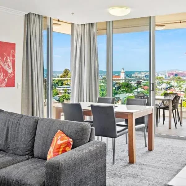 Mater Hill to Brisbane Airport (BNE) | Elevated Airport Transfer Experience