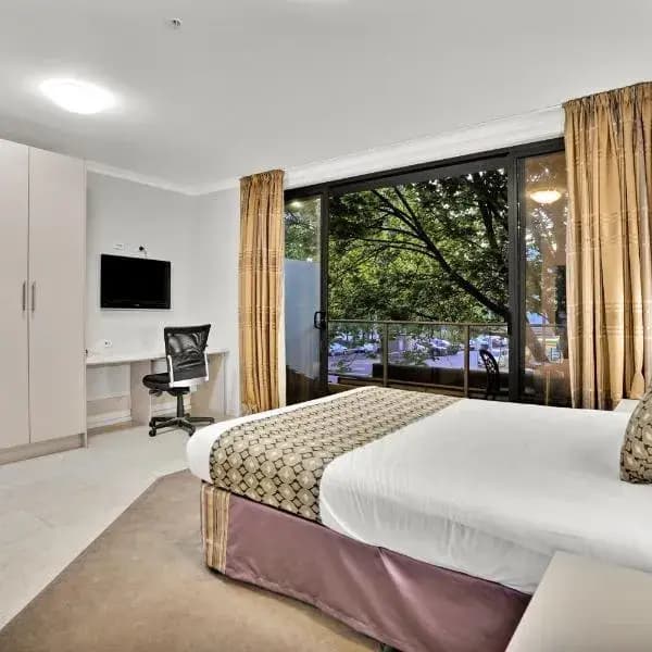 Carlton to Melbourne Airport (MEL) | Elevated Airport Transfer Experience