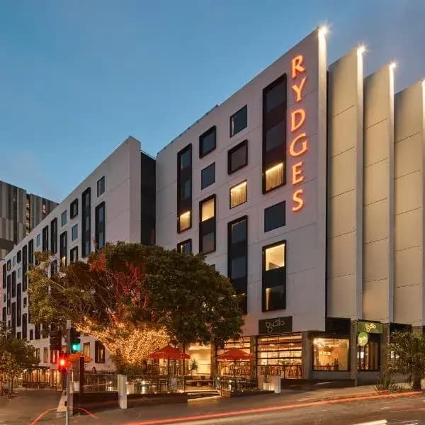 Herston to Brisbane Airport (BNE) | Elevated Airport Transfer Experience