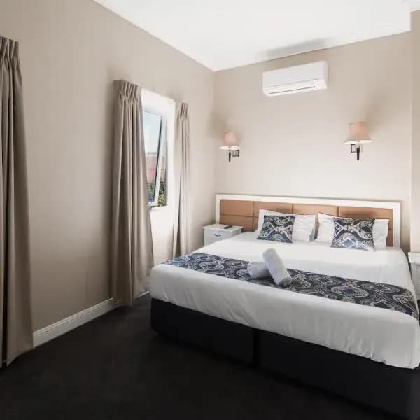 Albert Park to Melbourne Airport (MEL) | Elevated Airport Transfer Experience