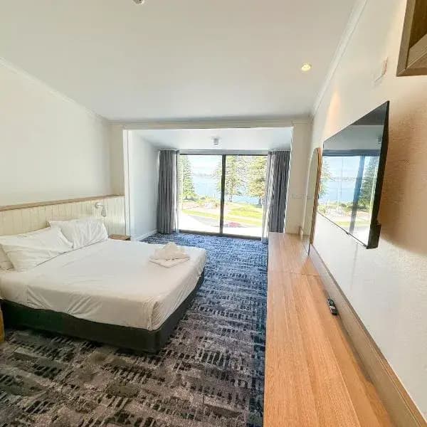 Bolton Point to Sydney Airport (SYD) | Elevated Airport Transfer Experience
