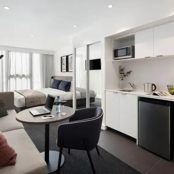Albert Park to Melbourne Airport (MEL) | Elevated Airport Transfer Experience