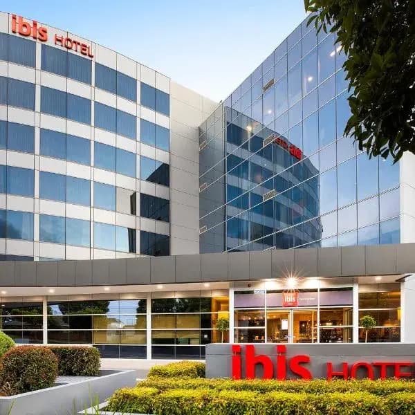 Glen Waverley to Melbourne Airport (MEL) | Elevated Airport Transfer Experience