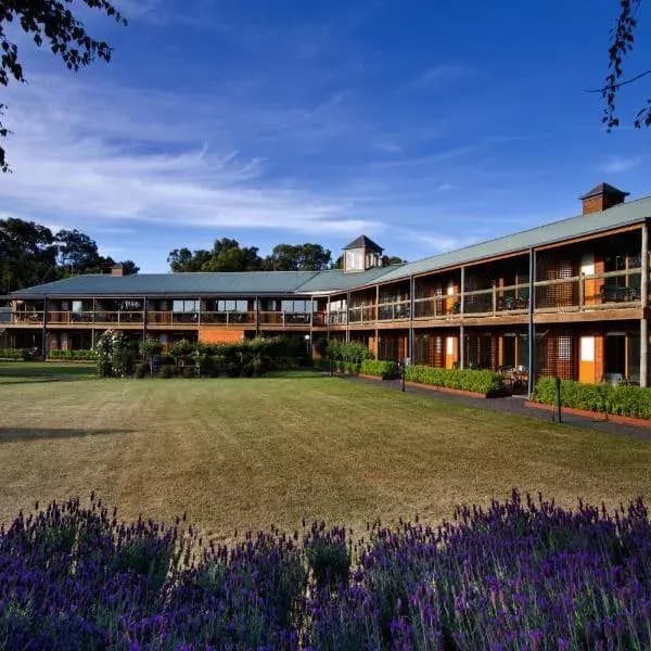 Mount Macedon to Melbourne Airport (MEL) | Elevated Airport Transfer Experience