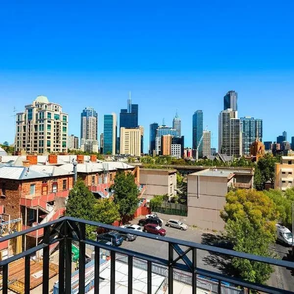 Carlton to Melbourne Airport (MEL) | Elevated Airport Transfer Experience