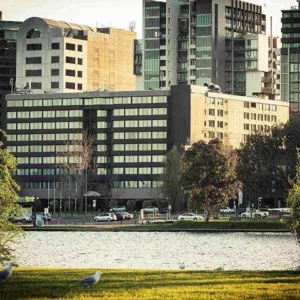 Middle Park to Melbourne Airport (MEL) | Elevated Airport Transfer Experience
