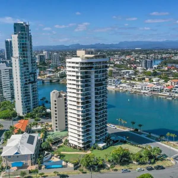 Chevron Island to Brisbane Airport (BNE) | Elevated Airport Transfer Experience
