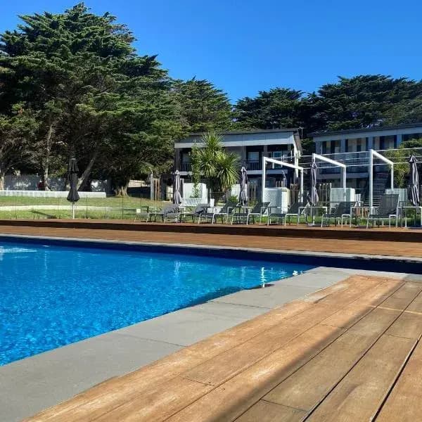 Point Leo to Melbourne Airport (MEL) | Elevated Airport Transfer Experience