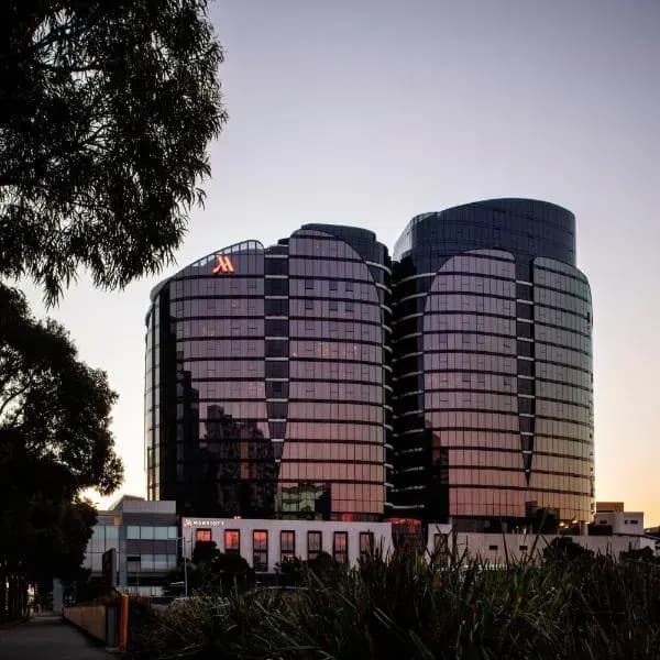 Footscray to Melbourne Airport (MEL) | Elevated Airport Transfer Experience