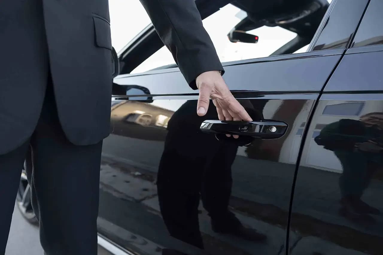Chauffeur Service Melbourne: Experience Luxury and Comfort with Mnmridez Chauffeur
