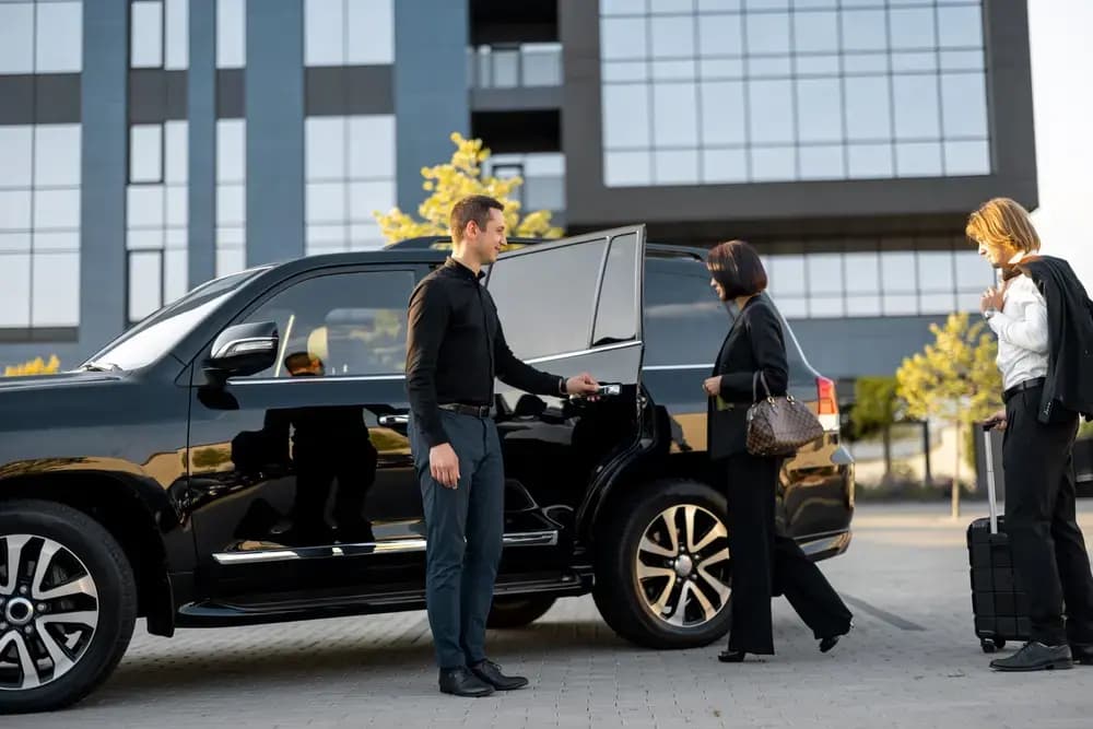 Pakenham to Melbourne Airport - Luxury with MNMRidez Chauffeur