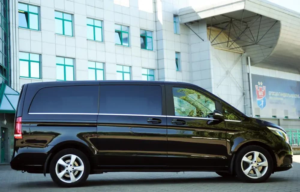 Exploring the Convenience of 8 Seater Car Hire in Melbourne with mnmridez Chauffeur
