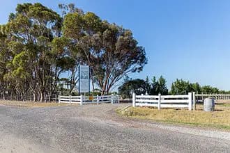 Oaklands Junction to Melbourne Airport (MEL) | Reliable Airport Transfer