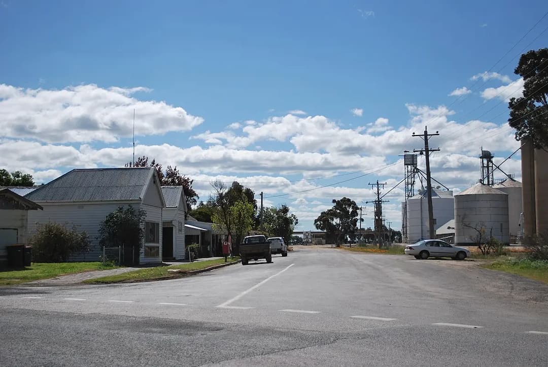 Mitiamo to Melbourne Airport (MEL) | Reliable Airport Transfer