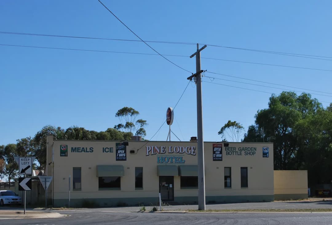 Pine Lodge to Melbourne Airport (MEL) | Reliable Airport Transfer