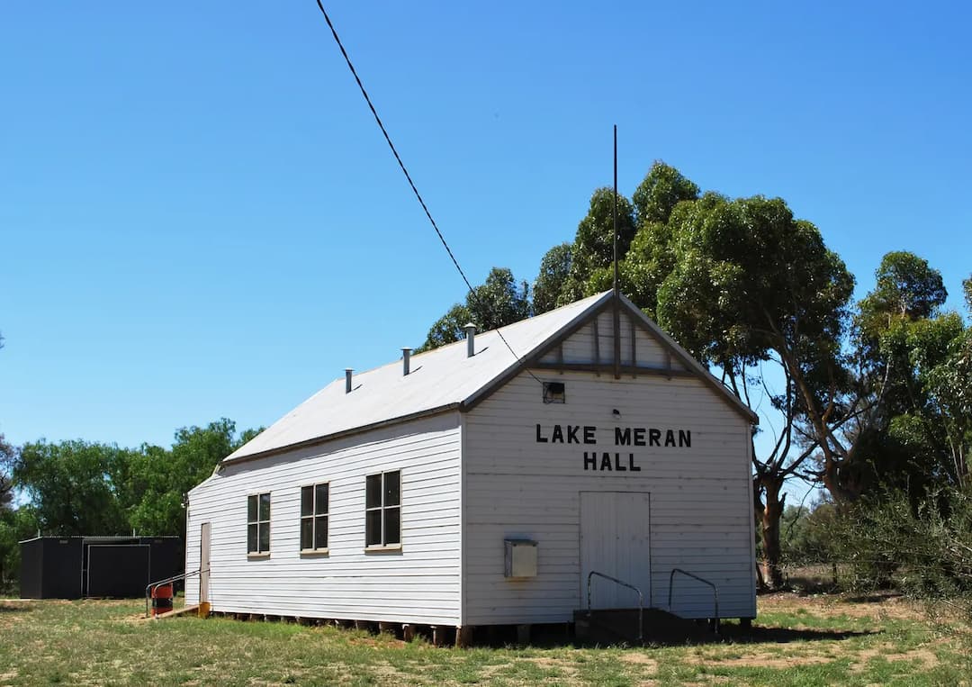 Lake Meran to Melbourne Airport (MEL) | Reliable Airport Transfer