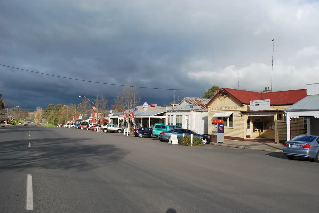 Warncoort to Melbourne Airport (MEL) | Reliable Airport Transfer