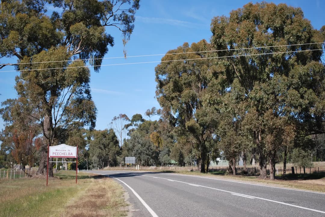 Peechelba to Melbourne Airport (MEL) | Reliable Airport Transfer