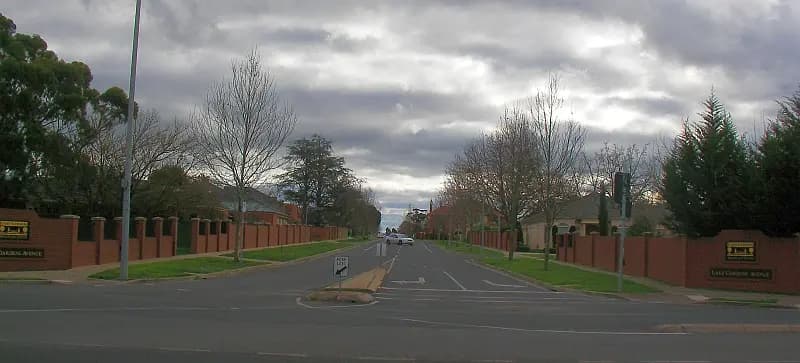 Wedding Car Hire in Lake Gardens