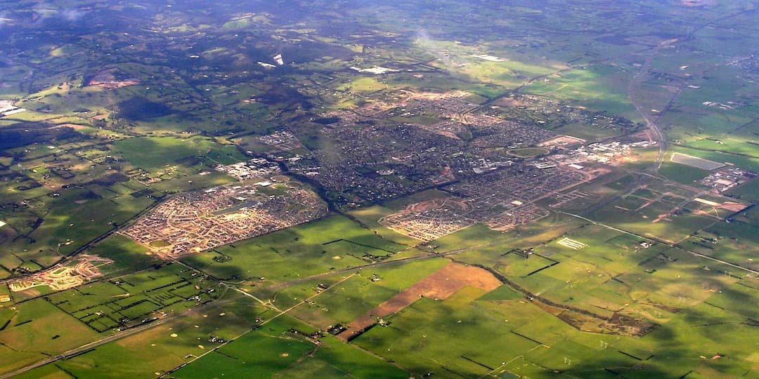 Pakenham South to Melbourne Airport (MEL) | Reliable Airport Transfer