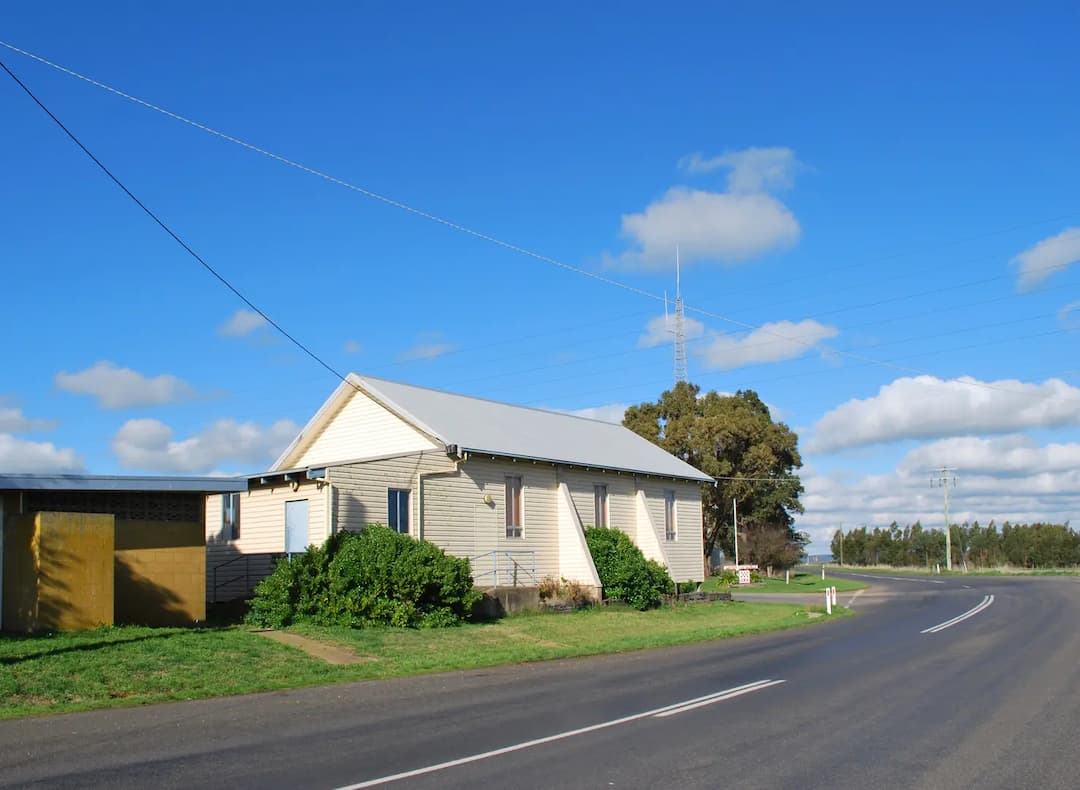 Larpent to Melbourne Airport (MEL) | Reliable Airport Transfer