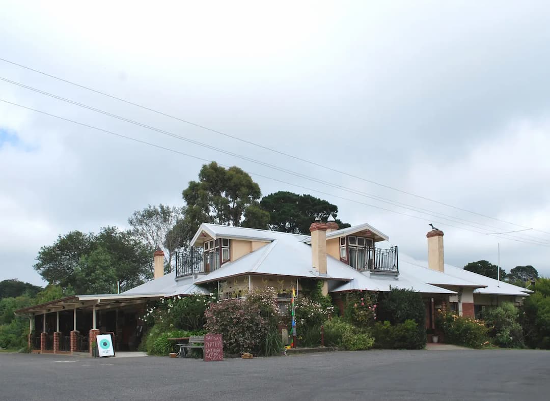 Lyonville to Melbourne Airport (MEL) | Reliable Airport Transfer