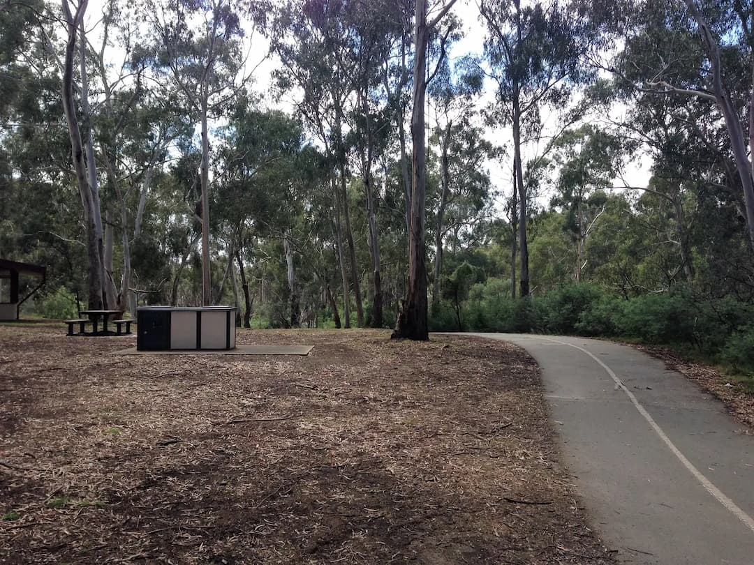 Eltham North to Melbourne Airport (MEL) | Reliable Airport Transfer
