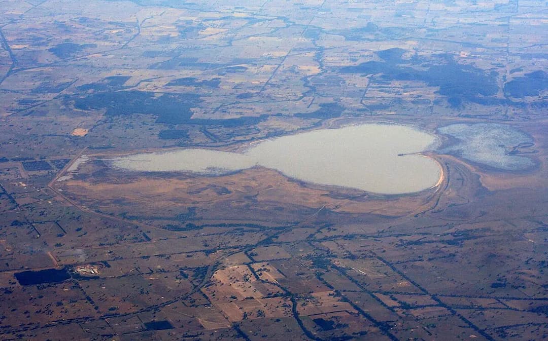 Lake Mokoan to Melbourne Airport (MEL) | Reliable Airport Transfer