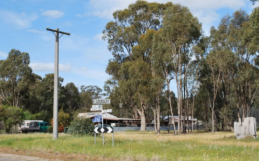 Locksley to Melbourne Airport (MEL) | Reliable Airport Transfer