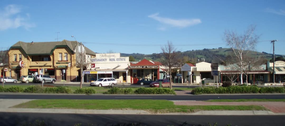 Yarragon to Melbourne Airport (MEL) | Reliable Airport Transfer