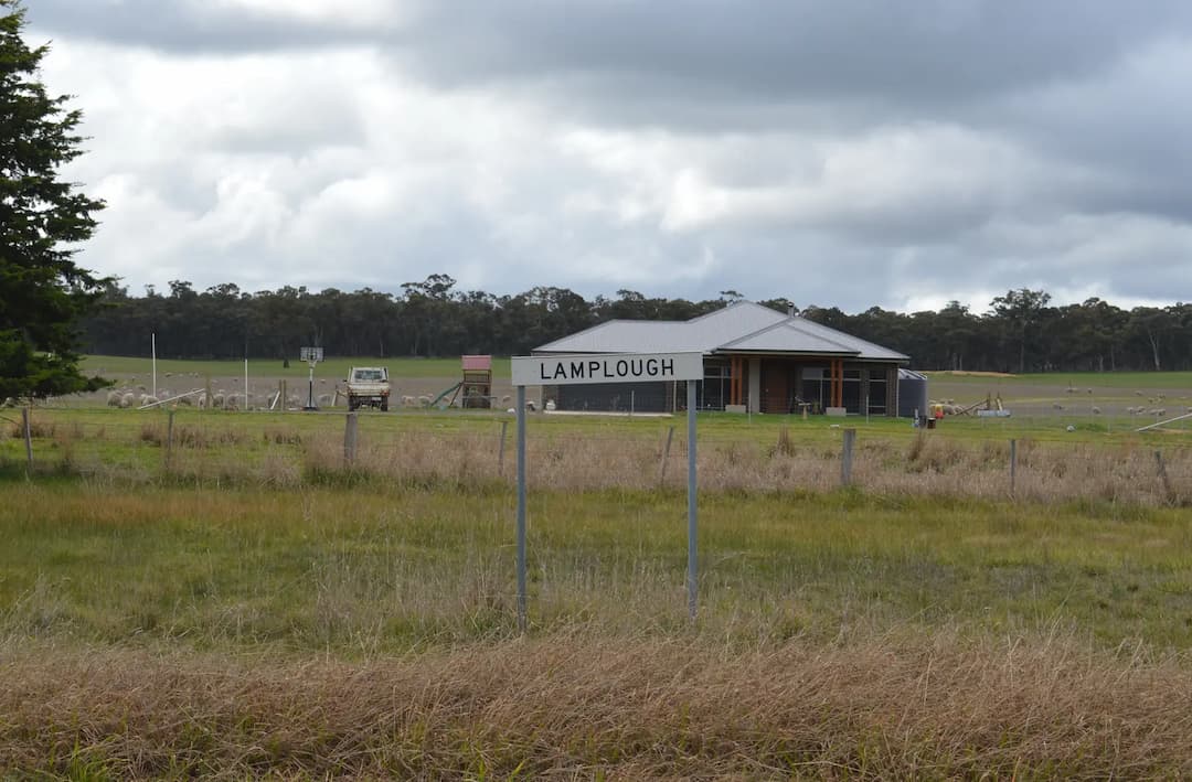 Lamplough to Melbourne Airport (MEL) | Reliable Airport Transfer