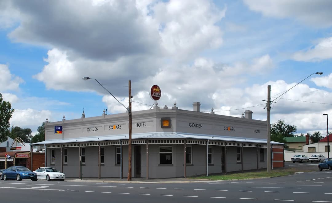 Golden Square to Melbourne Airport (MEL) | Reliable Airport Transfer