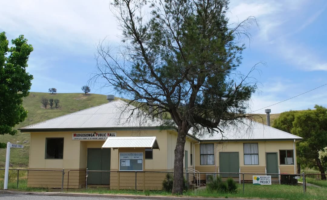 Mudgegonga to Melbourne Airport (MEL) | Reliable Airport Transfer