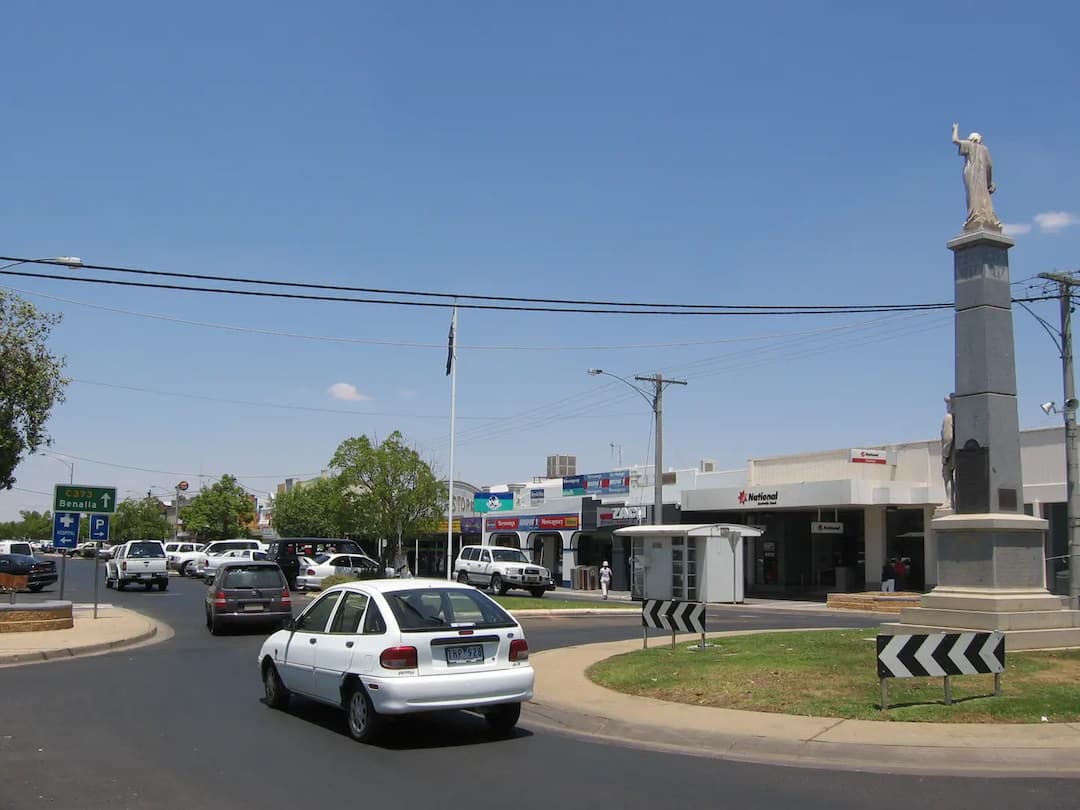 Yarrawonga South to Melbourne Airport (MEL) | Reliable Airport Transfer