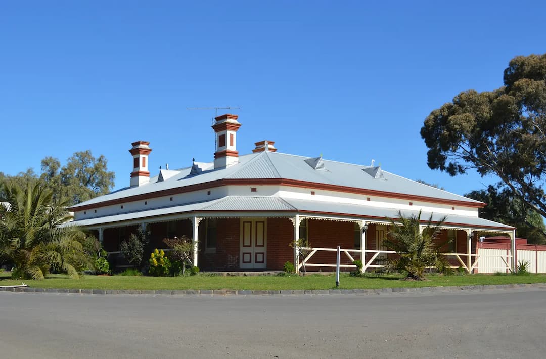Neilborough to Melbourne Airport (MEL) | Reliable Airport Transfer