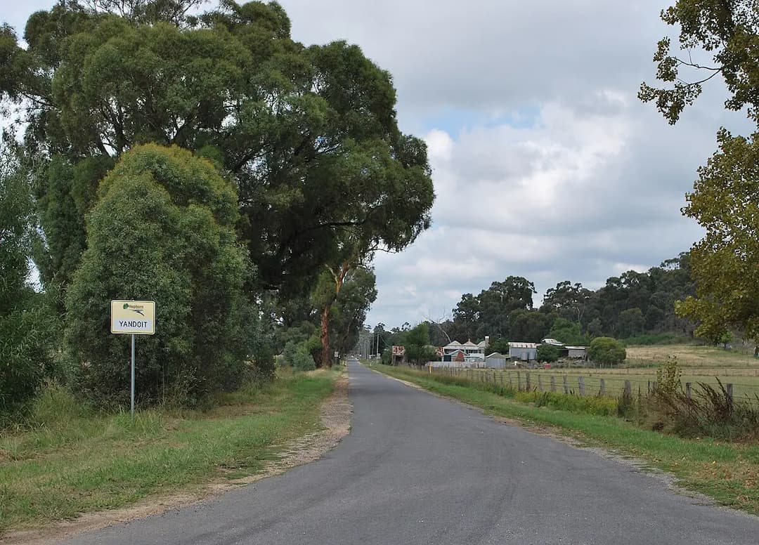 Yandoit to Melbourne Airport (MEL) | Reliable Airport Transfer